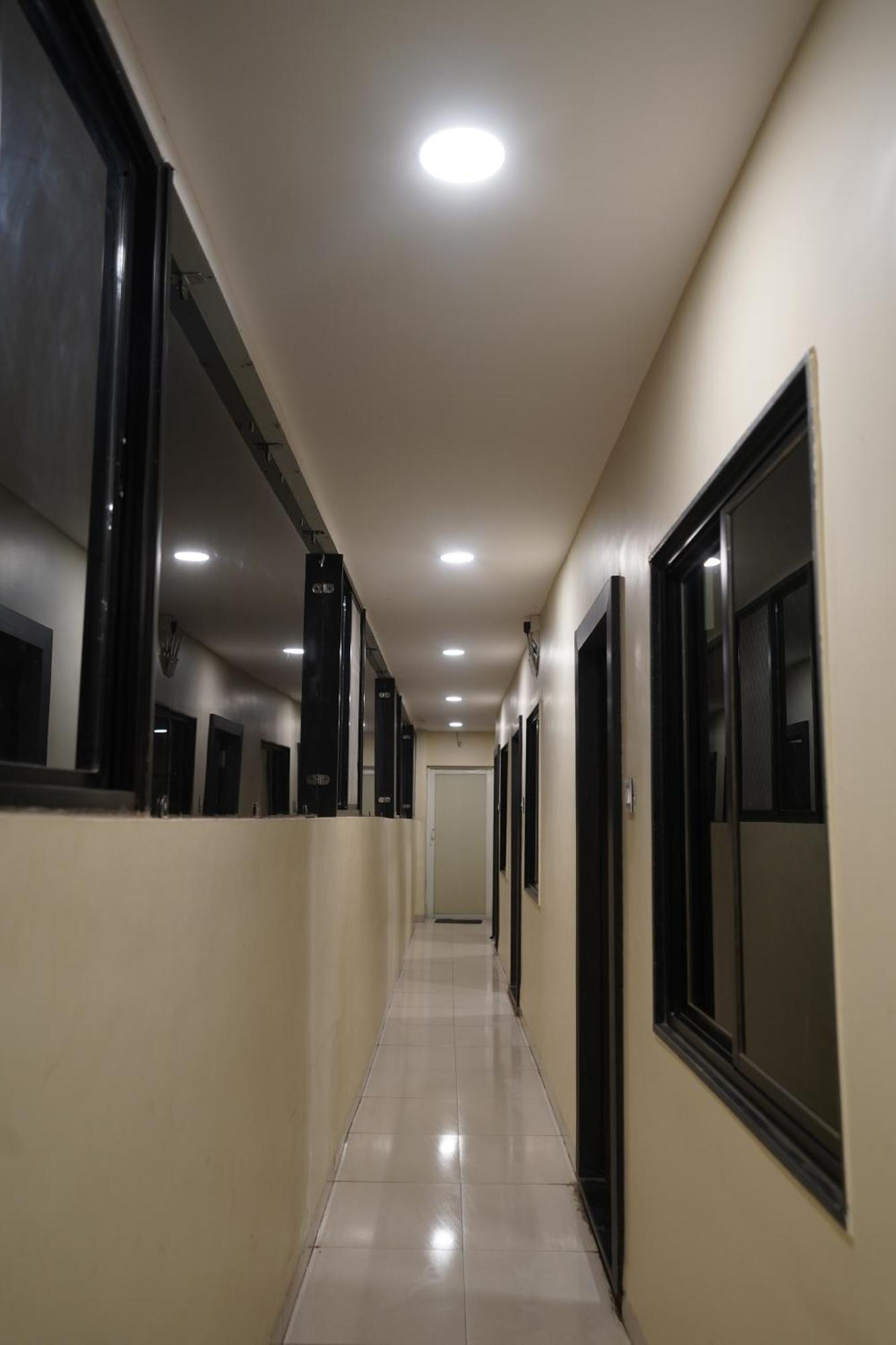 Hotel Dev Kripa Ujjain Buitenkant foto