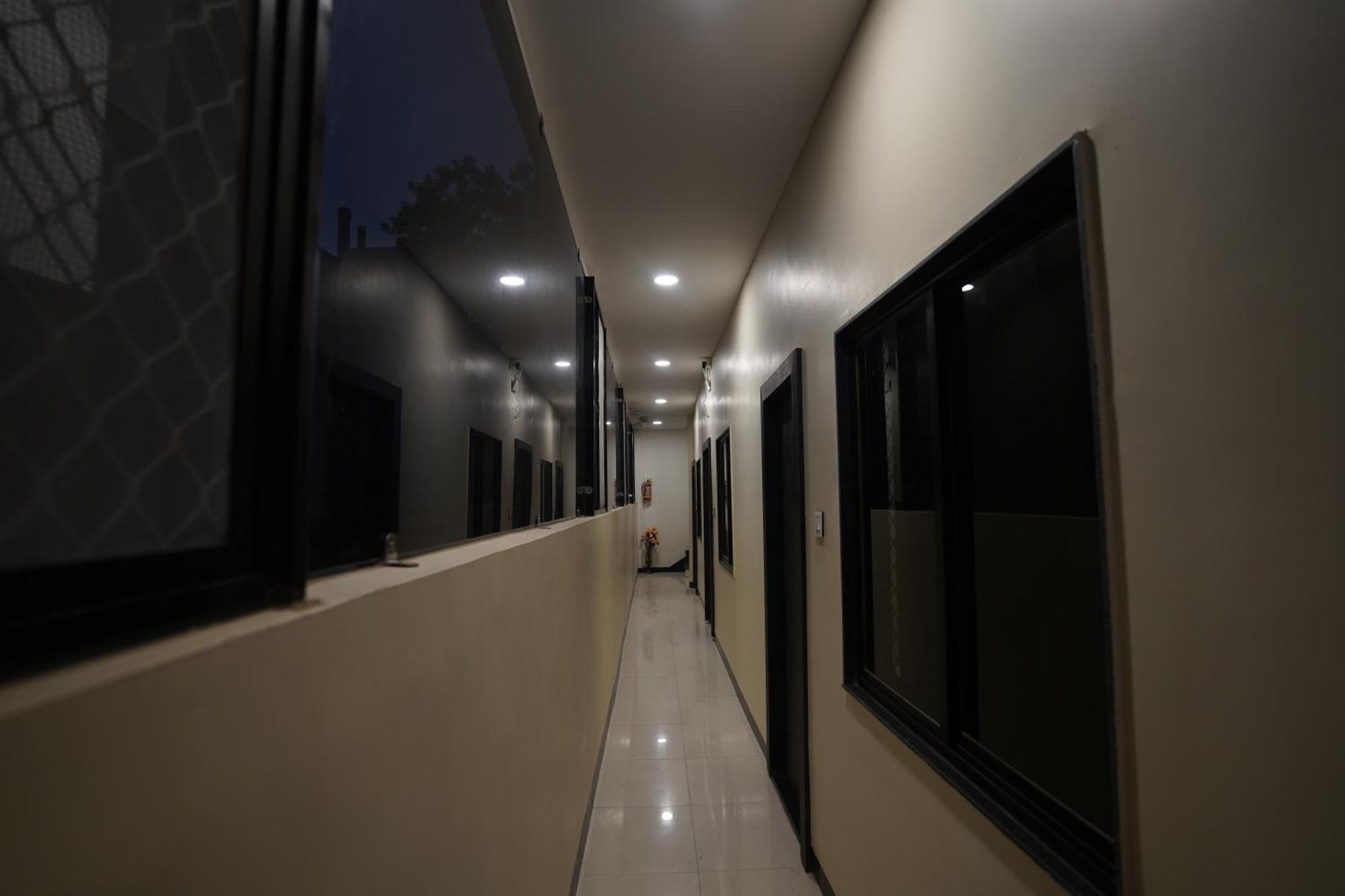 Hotel Dev Kripa Ujjain Buitenkant foto